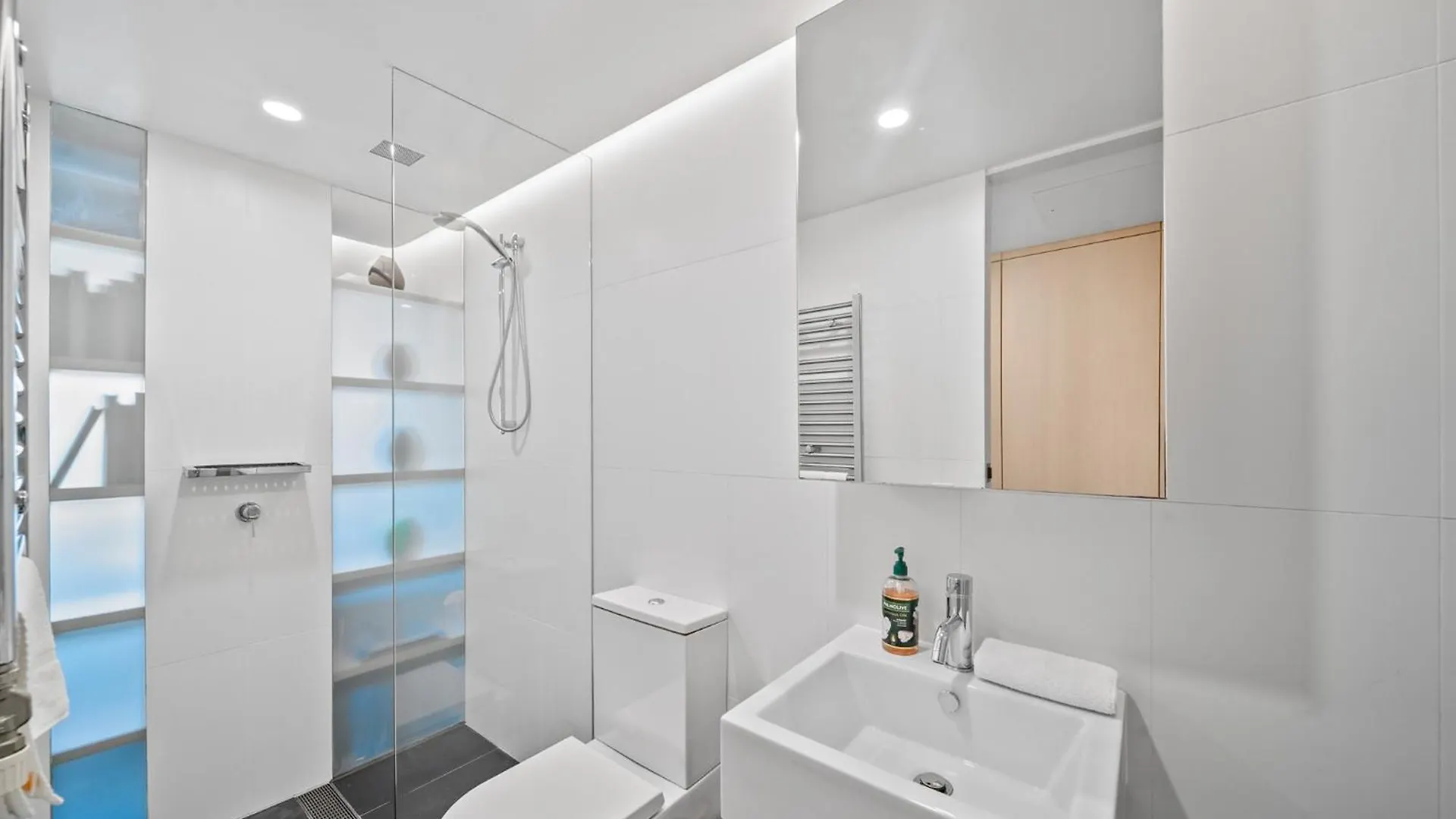 Stylish Studio In Acton With Balcony Views Canberra