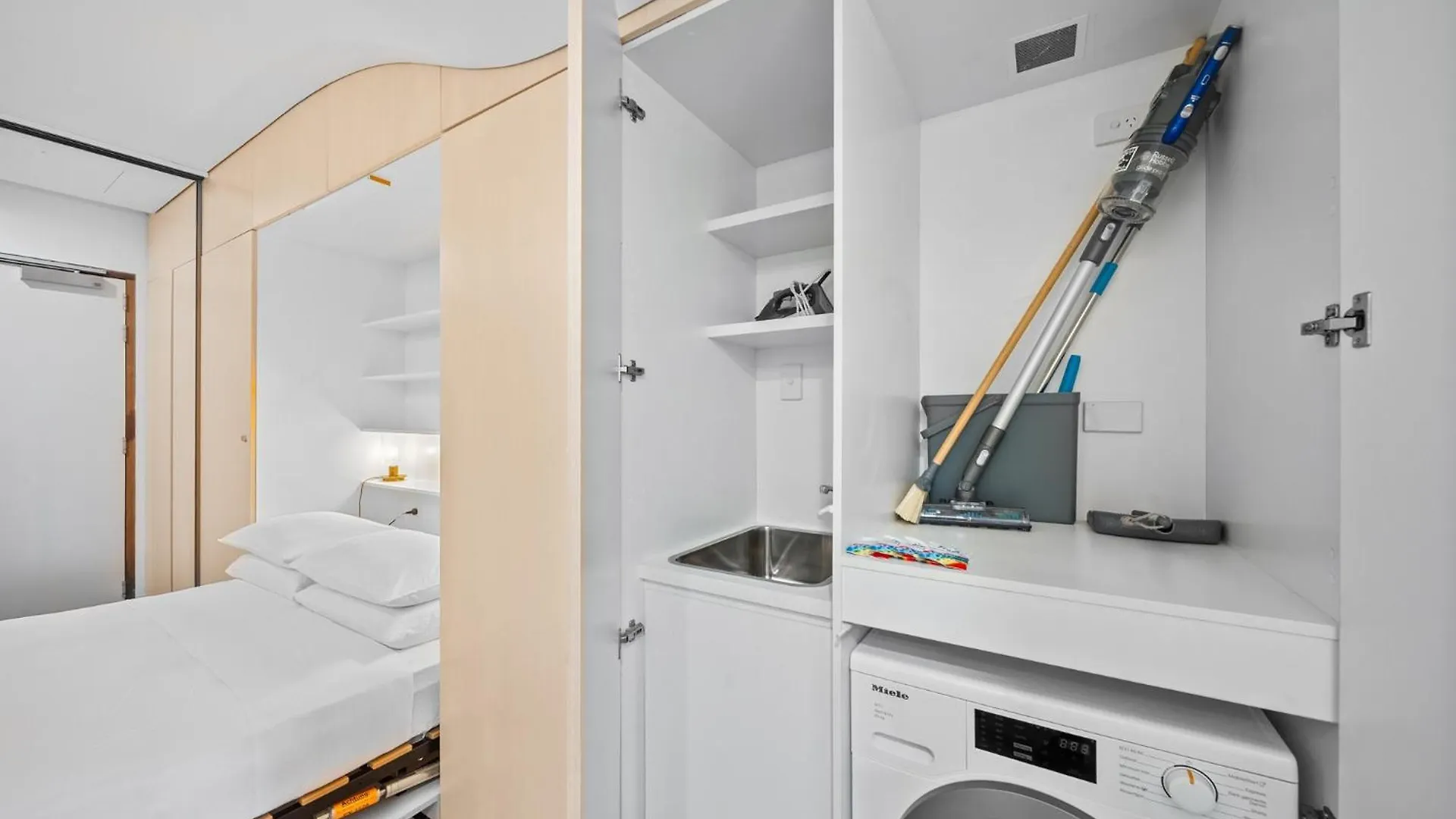 Stylish Studio In Acton With Balcony Views Canberra