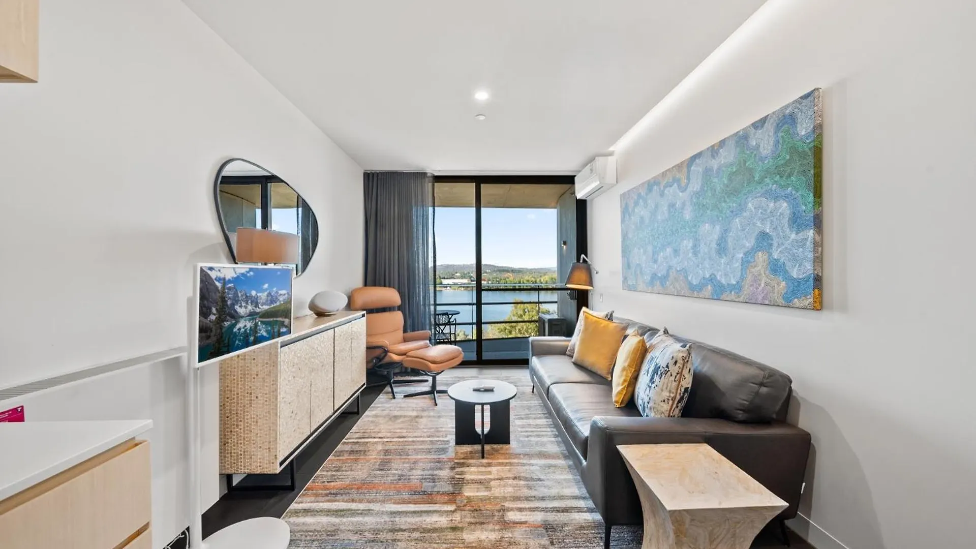 Stylish Studio In Acton With Balcony Views Canberra